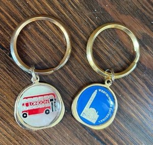 lot 75 image: Quality England Souvenir Key Rings