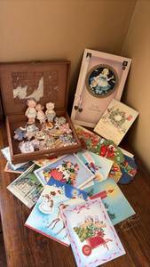 lot 87 image: Vintage Stationery and Paper Dolls