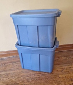 lot 105 image: Like New Rubbermaid Totes