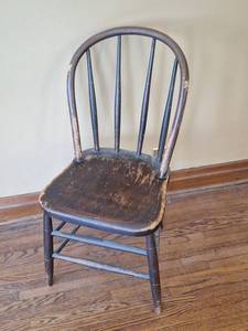 lot 110 image: Windsor Style Chair with Spindle Back and Wood Seat