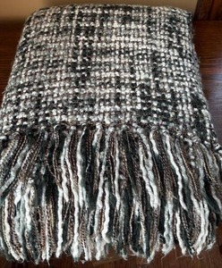 lot 113 image: Would Suit Almost Any Decor- Super Soft Woven Throw