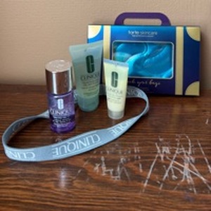 lot 115 image: Travel Size Skincare