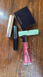 lot 141 image: NIP Est�e Lauder Eyeshadow Palette and other Brand Name Cosmetics