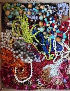 lot 146 image: Quality Bead Lot