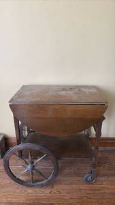 lot 152 image: Vintage Wood Bar Cart Drop Sides Rolls Nicely Handle Needs New Clips