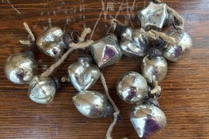 lot 160 image: Vintage Mercury Glass Ornament Pendants