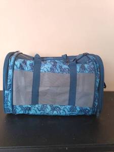 lot 1008 image: Small Pet Carrier