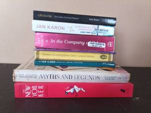 lot 1010 image: Assorted Vintage Books