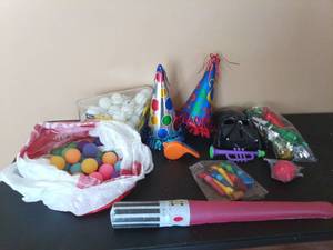 lot 1011 image: Party favors