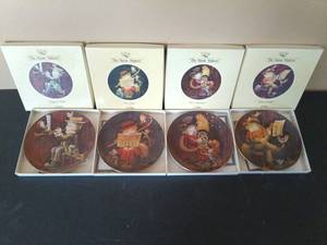 lot 1012 image: The Music Maker Collector Plates