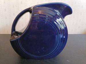 lot 1031 image: Fiestaware Cobalt Large Disc Pitcher