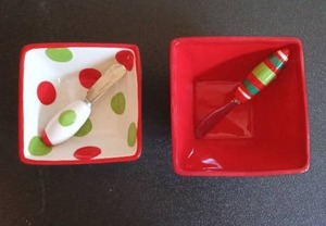 lot 1033 image: Festive Small Serving Dishes