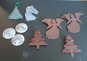 lot 1042 image: Christmas Ornaments