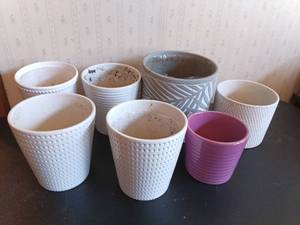 lot 1045 image: Flower Pots Assorted Sizes