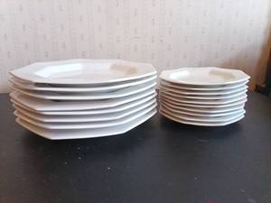 lot 1047 image: Ironstone 10 12 inch plates and 6 12 inch plates