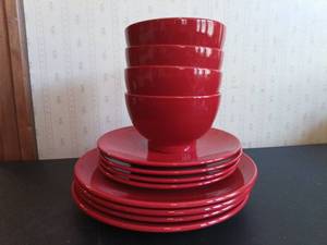 lot 1048 image: Vista Alegre Dinnerware 12 piece set