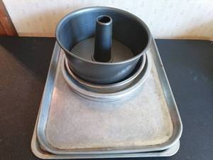 lot 1052 image: Angel Food Cake and Sheet Pans and Pie Tins and Crust Guard