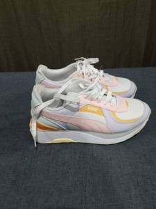 lot 2397 image: Puma Low-Top Sneakers White Pink Purple Yellow Size 8