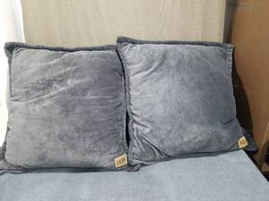 lot 2404 image: UGG Throw Pillows 2-Pack Gray