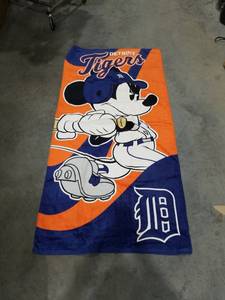 lot 2412 image: Detroit Tigers Beach Towel Mickey Baseball Character