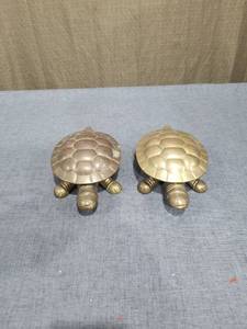 lot 2414 image: Pair of Brass Turtle Figurines with Hinged Shells