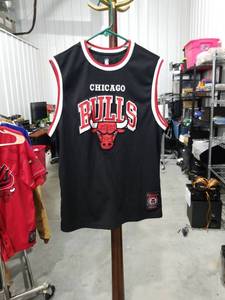 lot 2426 image: Chicago Bulls NBA Basketball Jersey Black Red White Sleeveless Size Large