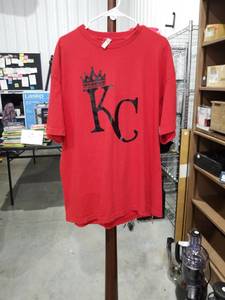 lot 2428 image: Red T-Shirt with KC Crown Graphic Print Size XXL