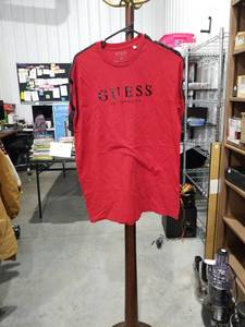 lot 2438 image: GUESS Los Angeles T-Shirt XL Red
