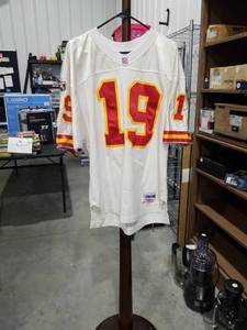 lot 2440 image: NFL Kansas City Chiefs Montana 19 Football Jersey White Size 48