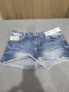 lot 2447 image: Ariya Juniors Denim Shorts Size 1112
