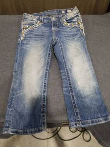 lot 2448 image: Miss Me Size 14 Capri Jeans JK5-5524