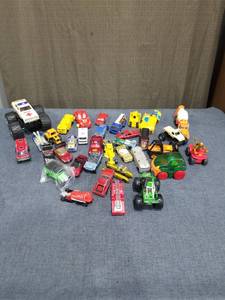lot 2464 image: Mixed Lot Toy Cars and Vehicles  Pieces Including Trucks and Construction Equipment