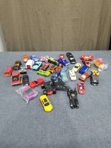 lot 2466 image: Lot of  Diecast Model Cars Mixed Brands and Scales