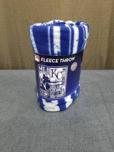 lot 2515 image: Kansas City Royals The Northwest Company 50 x 60 Strength Fleece Blanket