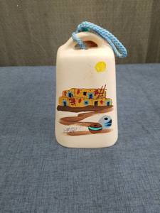 lot 2518 image: Vintage Western Indian Pottery Bell