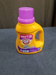 lot 2530 image: Arm & Hammer Plus OxiClean Laundry Detergent 32.5 fl oz 25 Loads
