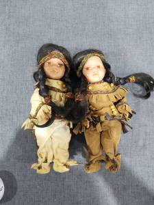 lot 2547 image: Pair of Dolls with Black Hair and Colorful Headbands
