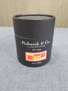 lot 2550 image: Pickwick & Co. Home Sweet Mahomes Candle 10 oz 284 g