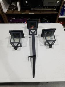 lot 2560 image: Solar LED Outdoor Post Light Set 3-Piece Black With Only One Stake