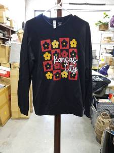 lot 2580 image: H&H Designs Kansas City Sweatshirt Fleece Black Medium