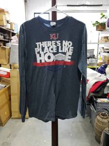 lot 2583 image: Kansas Jayhawks Long Sleeve T-Shirt Allen Fieldhouse Theres No Place Like Home M
