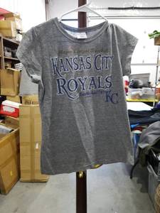 lot 2591 image: Kansas City Royals Short Sleeve T-Shirt Size L