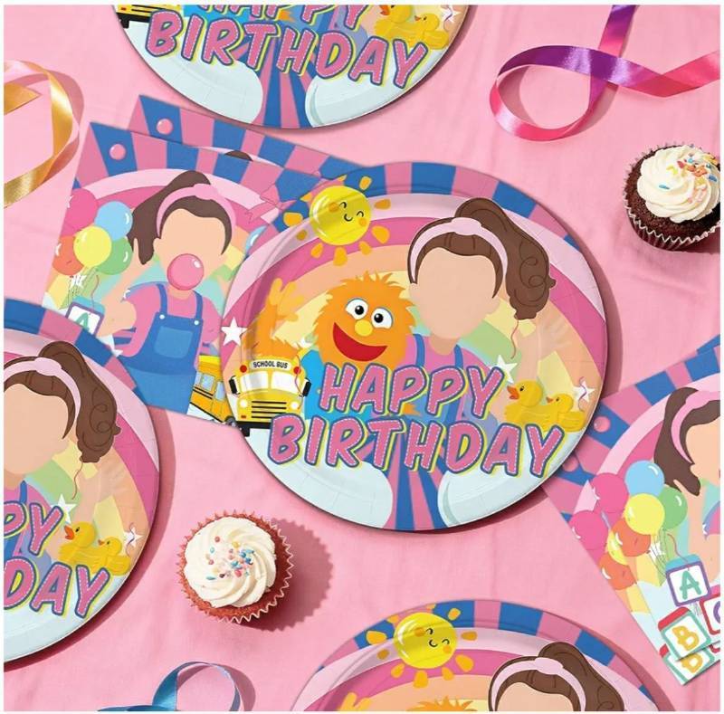 lot 37992 image: 40Pcs Rachell Party Supplies 20 plates, 20 napkins for the Rachell Birthday Party Decoration - Retail $12