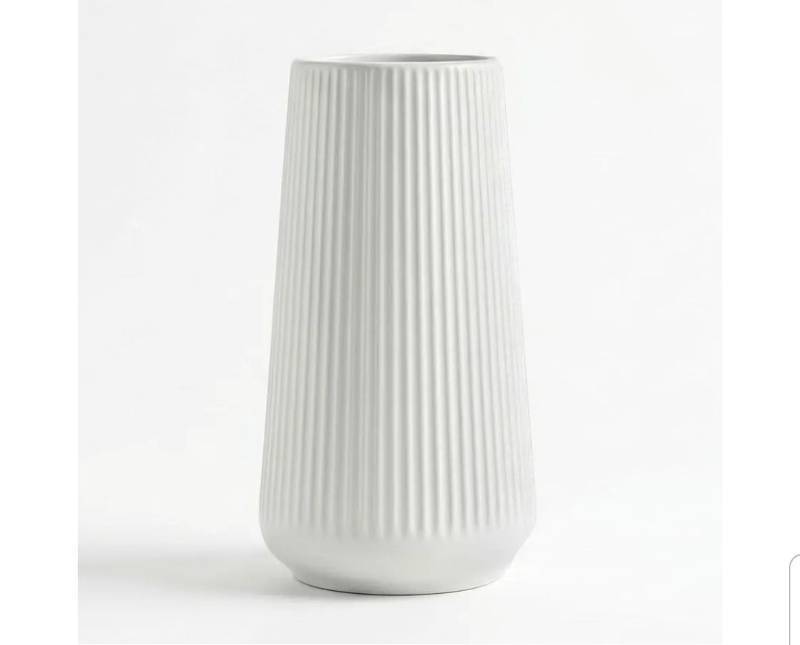 lot 17281 image: White Ceramic Vase, 8 Inch Flower Vases for Pampas Grass and Dried Flowers, Modern Vase for Living Room Table, Kitchen Shelf, Wedding Centerpiece Decor. - Retail $13