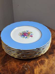 lot 106 image: Set of 8 Vintage Lenox Blue & Gold Floral Dinner Plates  Made in USA