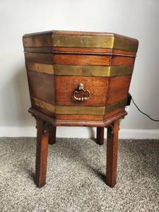 lot 124 image: Antique Georgian Style Octagonal Brass-Bound Mahogany Cellarette on Stand