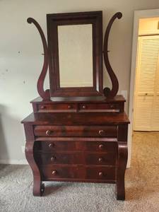 lot 131 image: Antique American Late Classical Mahogany Scolly Dressing Bureau
