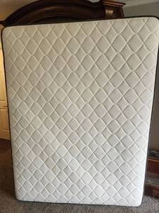 lot 135 image: Modern Tufted Queen Mattress