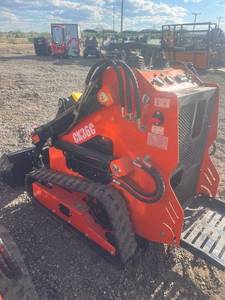 lot 506 image: CK80C Skid Steer Loader with Hydraulic Arm