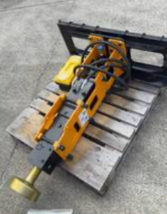 lot 526 image: CAPTOK CK-D680 Hydraulic Post Driver Pile Hammer Skid Steer Attachment